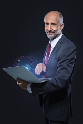 Manager Portrait mit Laptop